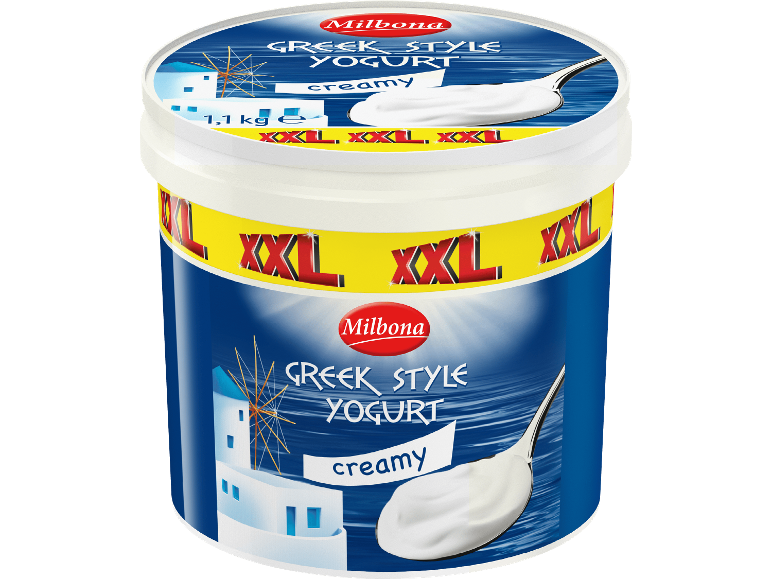 Stor burk krämig yoghurt i grekisk stil med sked och grekiskt ömotiv.
