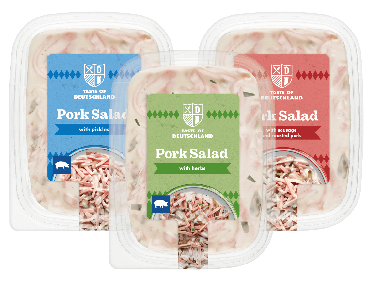 Tre förpackningar fläskköttssallad med gurka, örter och korv i blå, grön och röd design.