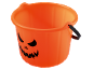 Orange Halloween-hink med snidat pumpaansikte och svart handtag.