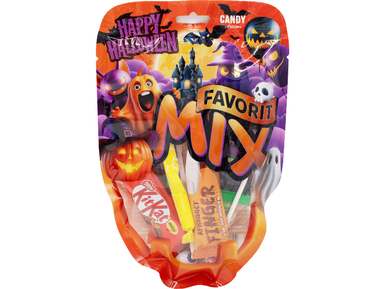 Halloween-godismix i påse med olika sötsaker och kusliga illustrationer