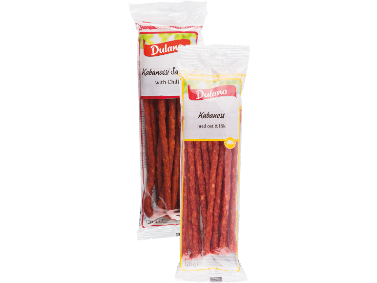 Två paket kabanosskorvar, en med chili och en med ost och lök.