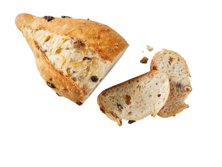 Bröd med russin och nötter, skuret i skivor