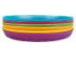 En stapel färgglada plastskålar i blått, rött, grönt, orange, gult och lila.