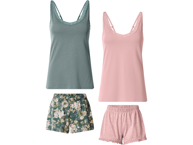 Två set dampyjamas: en grön med blommiga shorts och en rosa med mönstrade shorts.