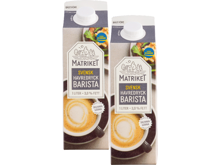 Två svenska barista havredryckskartonger, 1 liter, 3,0% fett, med en kaffekopp.