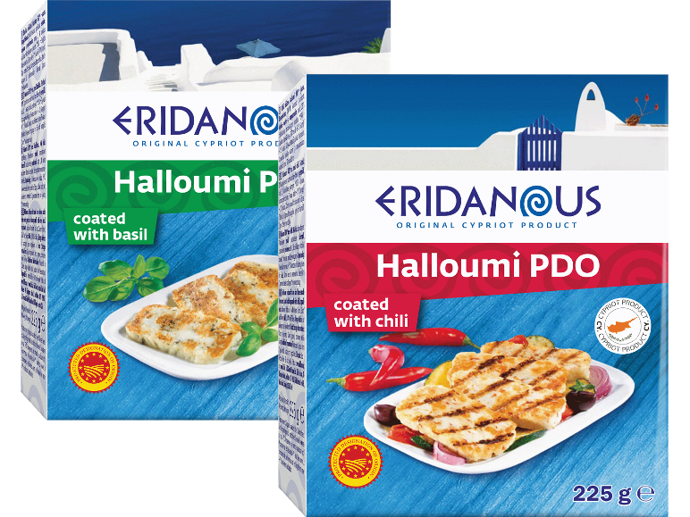 Förpackningar med halloumi med basilika och halloumi SUB med chili, med grekiskt landskap i bakgrunden.