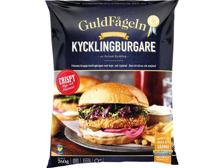 Förpackning med färdigfriterade kycklingburgare med krispig majs- och rispanering, serverade i ett bröd.
