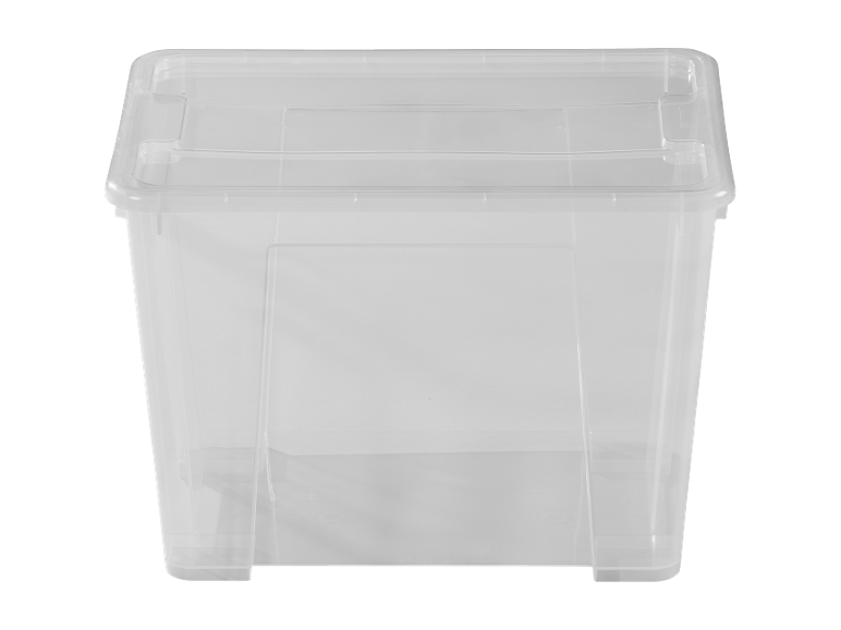 Transparent plastförvaringslåda med lock på svart bakgrund