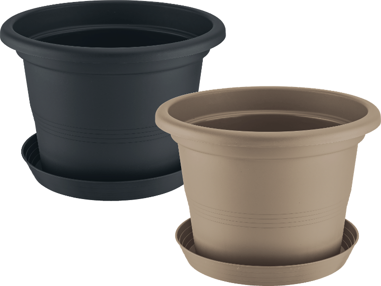 Två plastkrukor med fat, en mörkgrå och en beige.