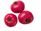 Tre färska, saftiga rosa tomater med vattendroppar på svart bakgrund.
