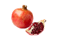 Helt granatäpple och en skiva granatäpple med de röda fröna exponerade