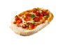 Oval pizza med tomater, ost och pesto på svart bakgrund.