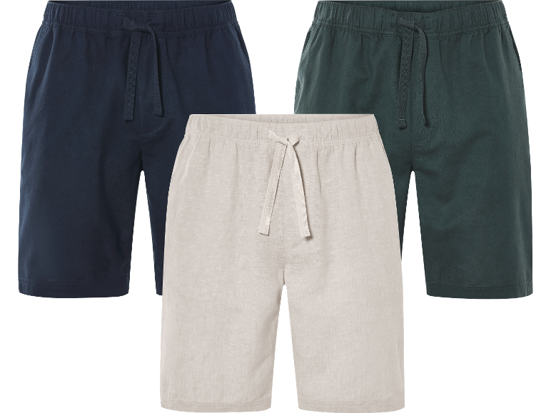 Tre par shorts med elastisk midja i beige, marinblått och mörkgrönt.