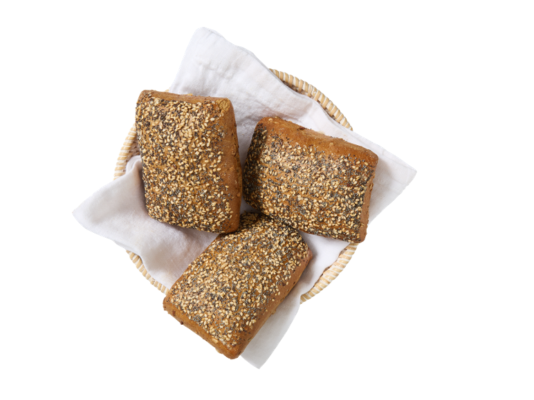 Tre frallor med frön i en flätad korg med en vit servett.