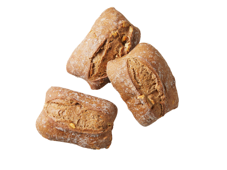 Tre nybakade krispiga bröd, pudrade med mjöl, på svart bakgrund.