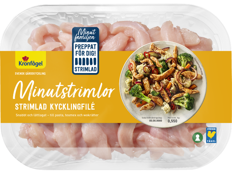 Förpackning med strimlad kycklingfilé, med bild på en tillagad rätt och produktinformation.