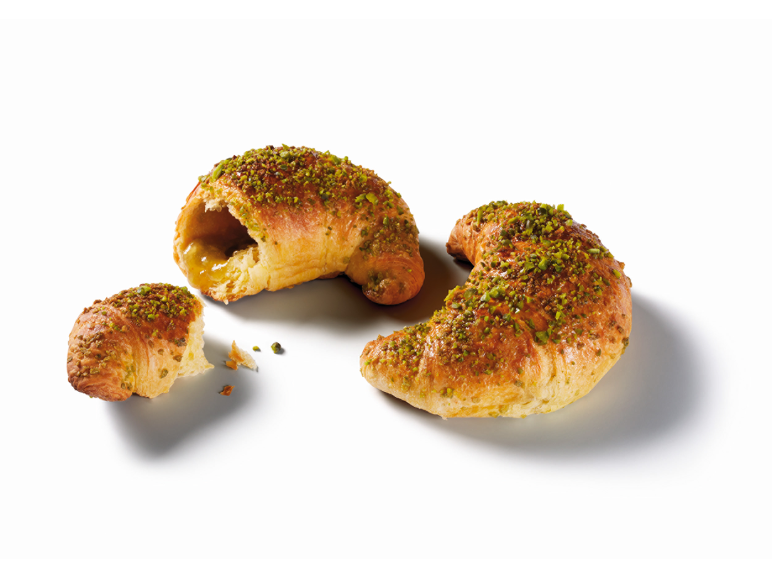 Pistagecroissanter, en öppen med synlig fyllning