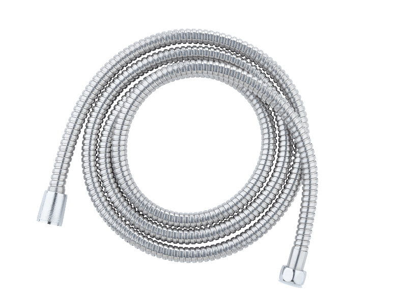 Silverfärgad metall duschslang, spiralformad på svart bakgrund