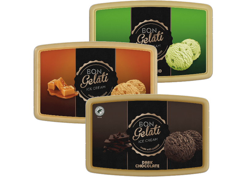Tre förpackningar glass i smakerna pistage, salt karamell och mörk choklad.