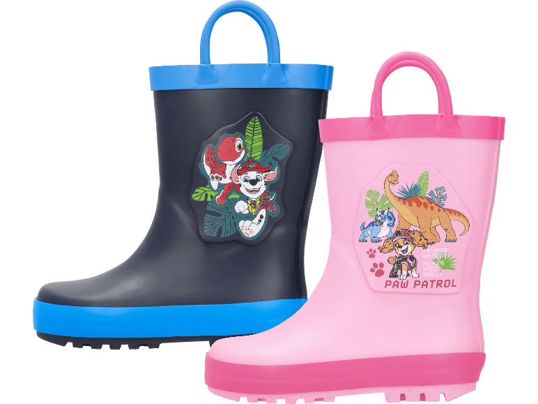 Två barnstövlar, en blå med dinosaurier och valpar, en rosa med dinosaurier och valpar.