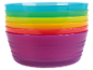Stapel färgglada plastskålar i regnbågens färger: blå, grön, gul, orange, röd, lila.