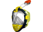 Helmask för snorkling med klart visir, gula detaljer och en orange snorkel.
