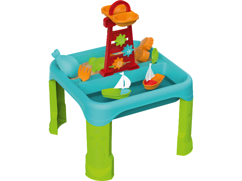 Sand- och vattenbord med strandleksaker och leksaksbåtar.