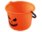 Orange Halloween-hink med snidat pumpaansikte och svart handtag.