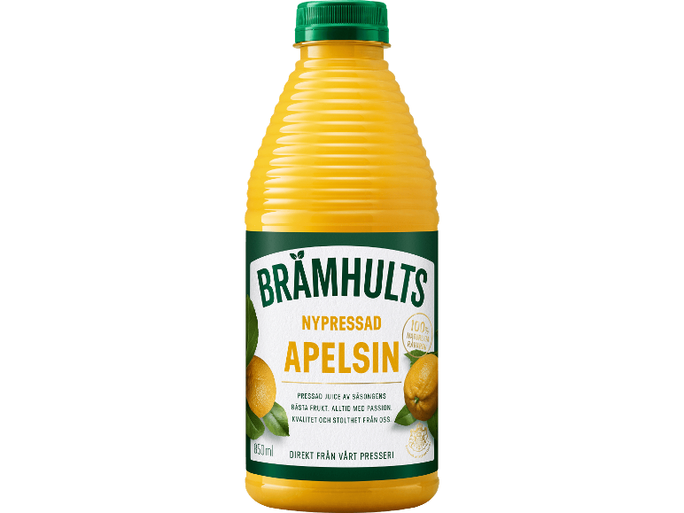 Nypressad apelsinjuice i en 850 ml flaska.