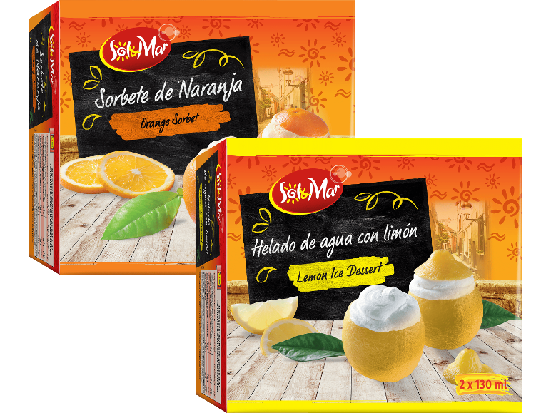 Två förpackningar med apelsinsorbet och citronisdessert, placerade på ett träbord.