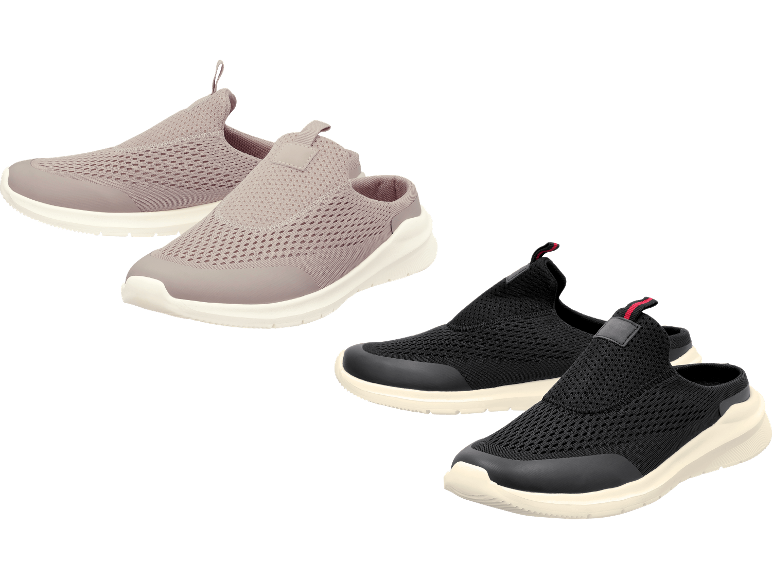 Två par mesh-mules, ett beige och ett svart, med vit sula.