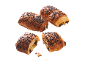 Chokladcroissanter med krämfyllning, en av dem halverad.