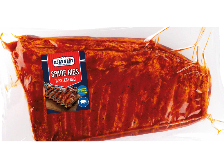 Vakuumförpackade spareribs med BBQ-sås, med texten 'Spare Ribs Western BBQ'.