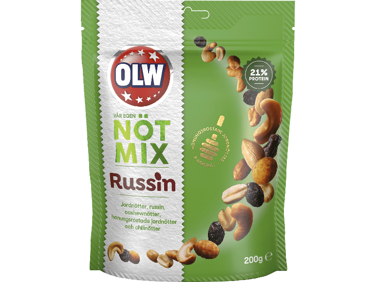 Grön och vit påse med nötblandning med russin, jordnötter, cashewnötter och honungsrostade jordnötter.