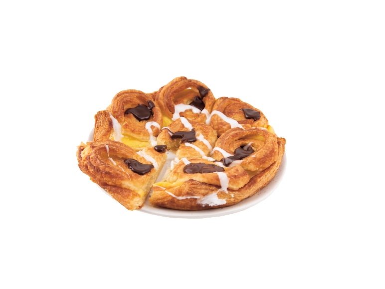 Rund dansk bakelse med vaniljkräm, choklad och vit glasyr på en tallrik.