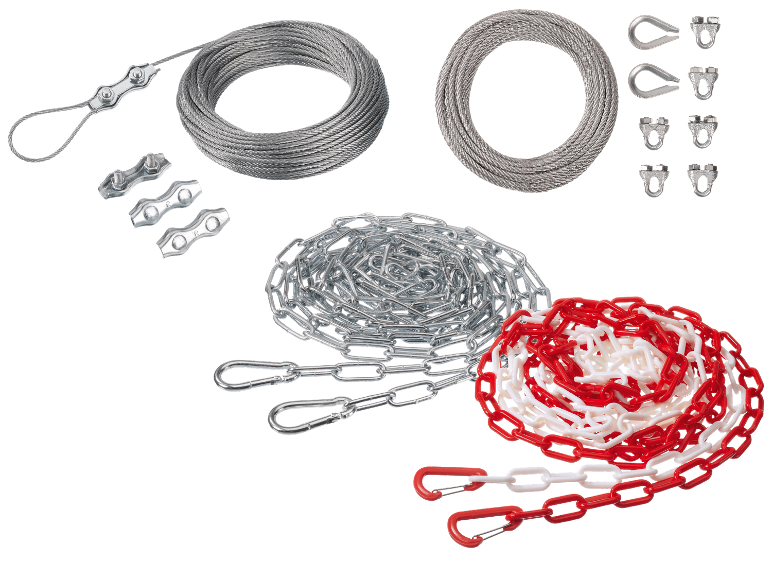 Stålrep, vajerklämmor, kausar och kedjor i metall samt rödvit plastkedja med karbinhakar.