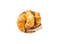 Tre salta croissanter i en flätad korg på en linneduk.