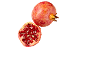 Helt granatäpple och ett halverat granatäpple, som visar saftiga röda frön mot svart bakgrund.