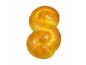 Traditionell svensk saffransbulle (lussekatt) på vit bakgrund.