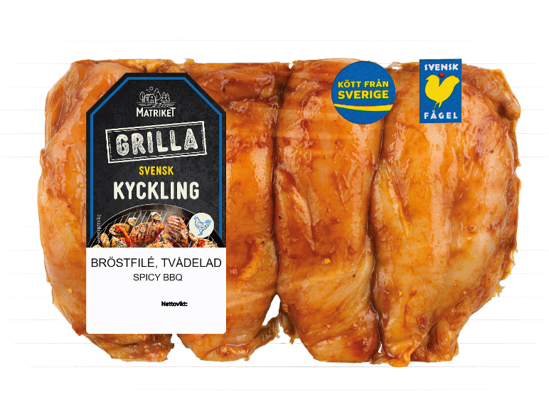 Marinerad kycklingbröstfilé för grillning, med svenska produktetiketter.