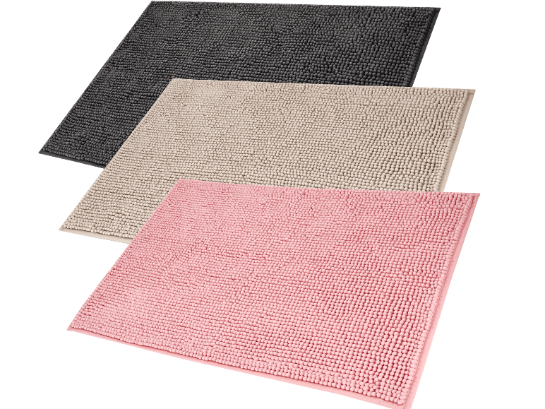Rosa, beige och grå badmattor med tuftad textur.