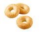 Tre sesambagels på svart bakgrund