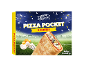 Fotbollstema 3-ost pizza pocket-låda, med en skivad pizza och ostar.