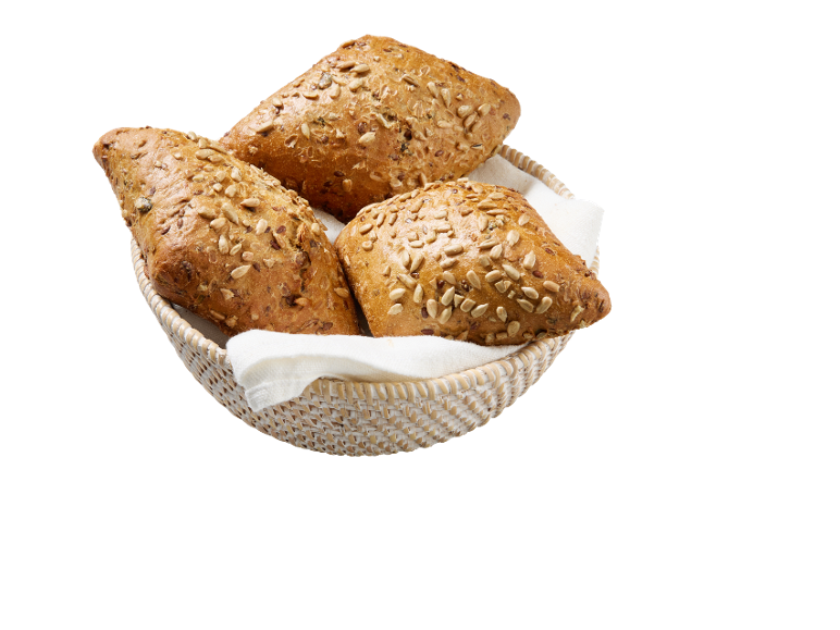 Fullkornsbröd med frön i en korg