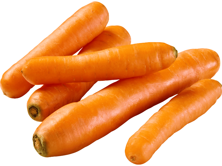 En hög med färska, orange morötter mot svart bakgrund.