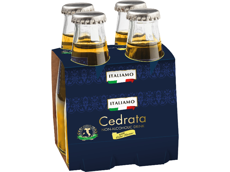 Fyrpack alkoholfria drycker med cedersmak i små glasflaskor med metallkapsyler.