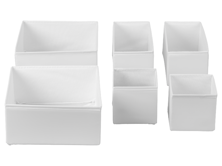 Set med vita textilförvaringslådor i olika storlekar.