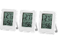 Tre vita digitala termometer-hygrometrar, som visar 27,5°C och 56% luftfuktighet