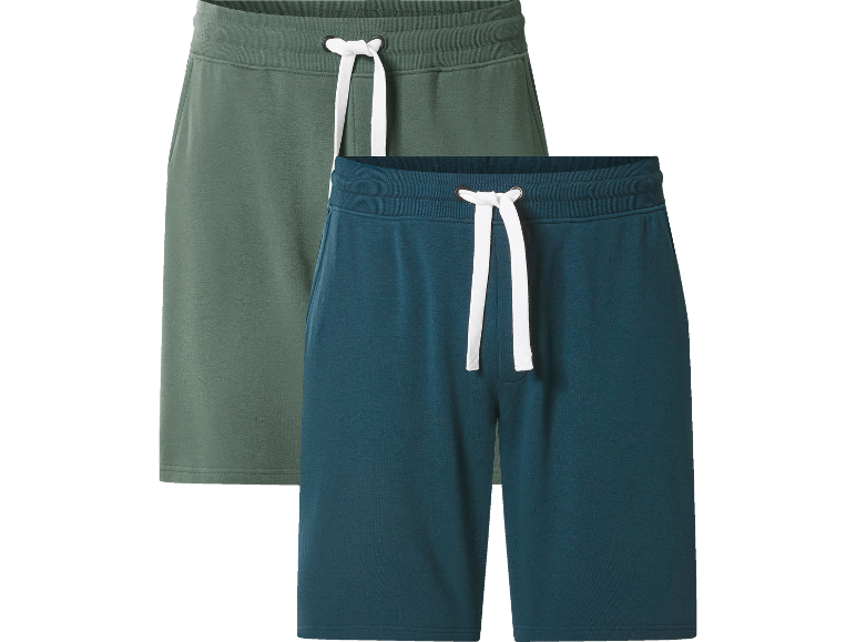 Två par herr-sweatshorts, ett grönt och ett blått, med vita dragskor.