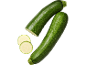 Färska gröna zucchini, en halverad och två skivor, mot svart bakgrund.